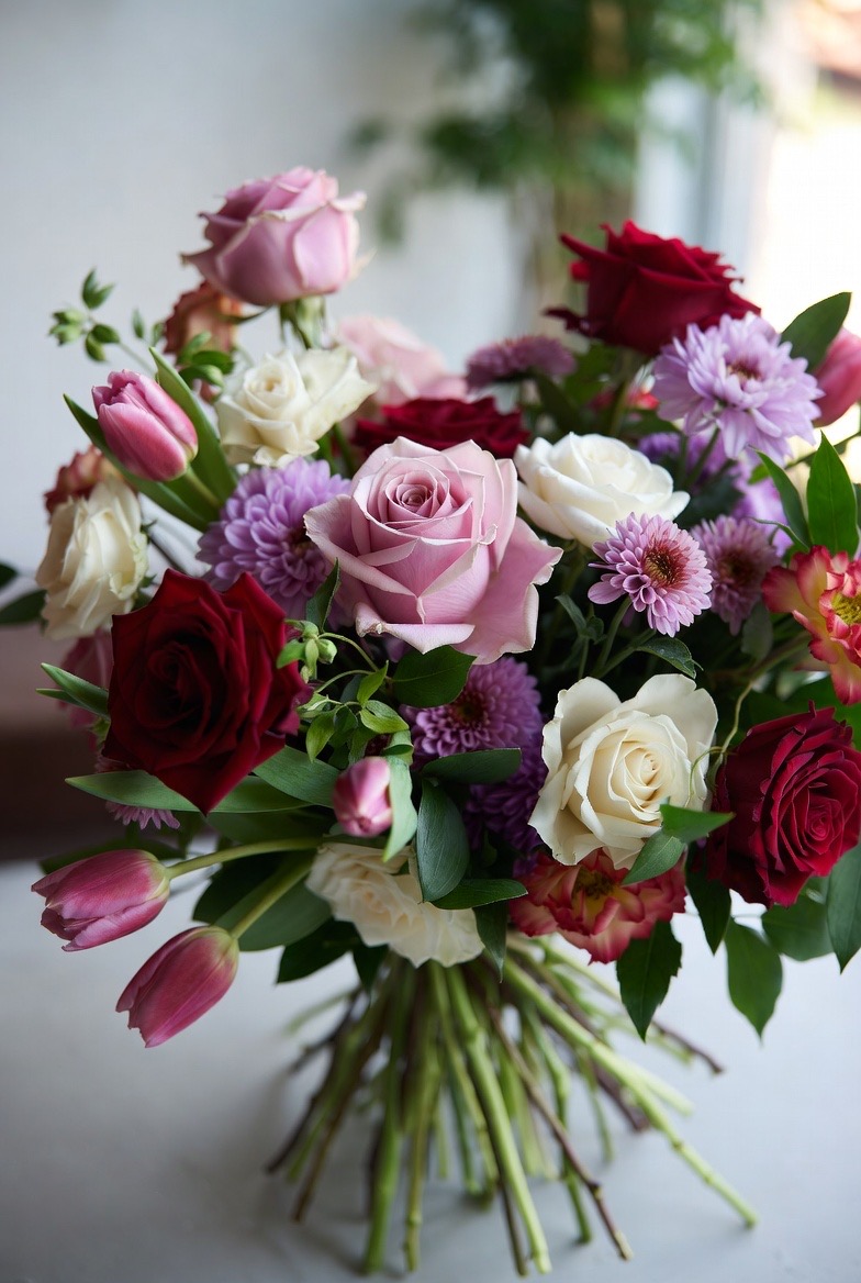 roze boeket met tulpen en rozen roze boeket met tulpen en rozen chrysanten rondboeket boeket bestellen liefde
